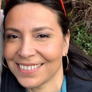 Meet your Posher, Manolya